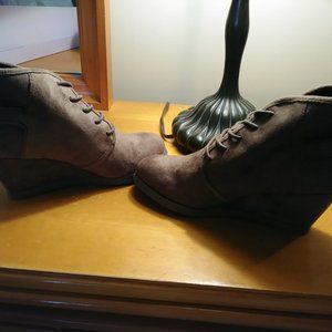 Madden Girl DUSKY Dark Taupe Wedge Boots